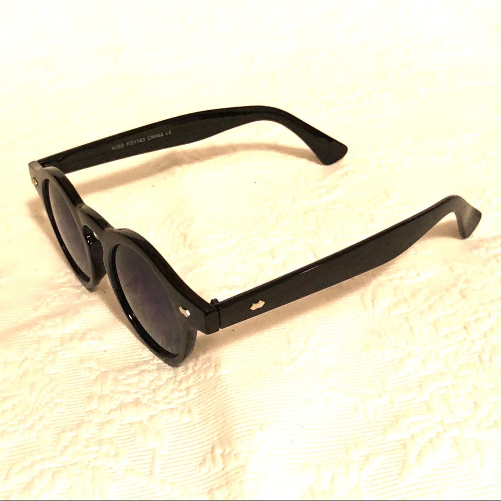 Show stopper Kiss Sunglasses - Picture 6 of 8